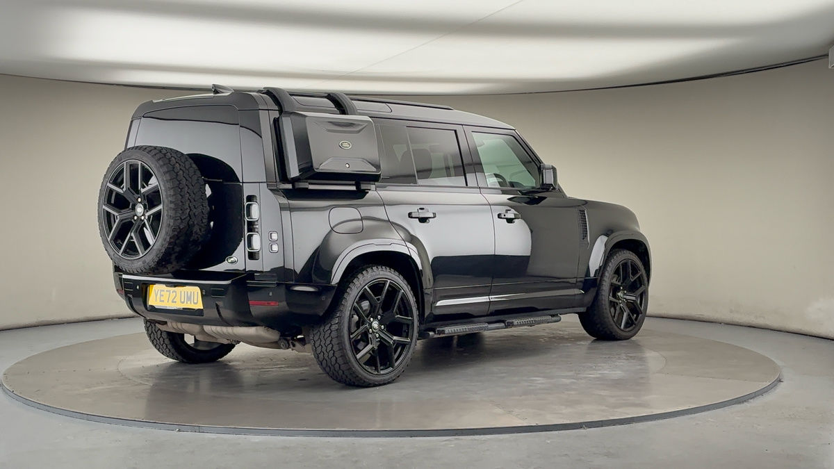 Land Rover Defender 110 Image 21