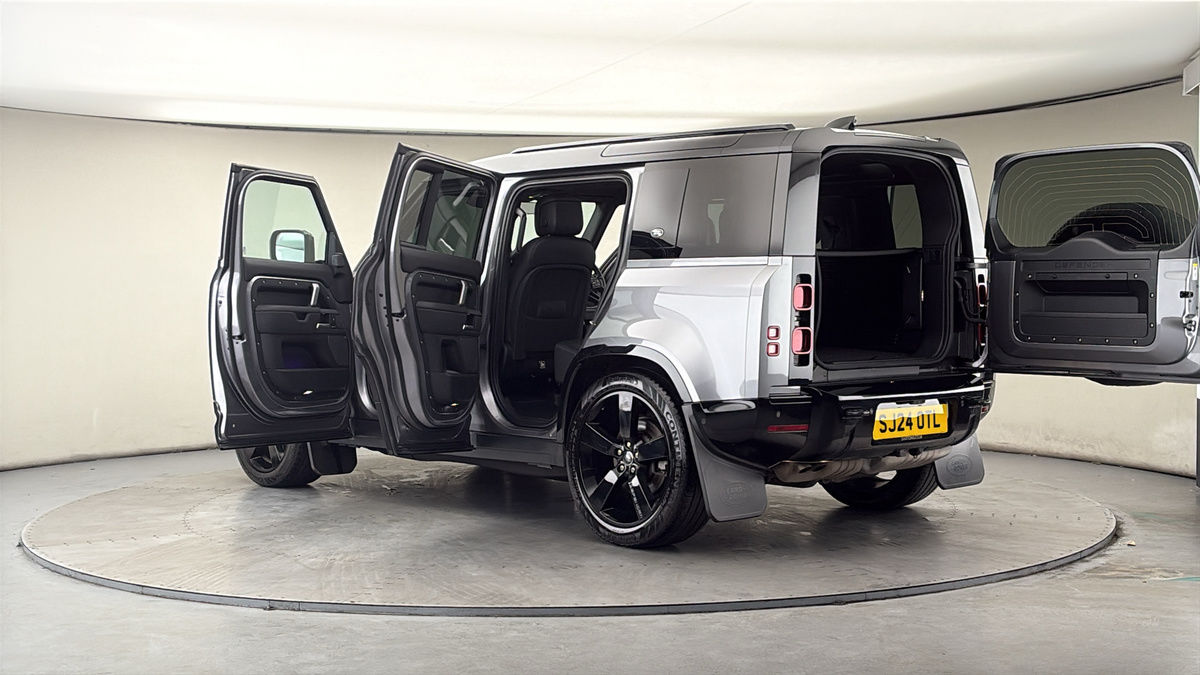 More views of Land Rover Defender 110