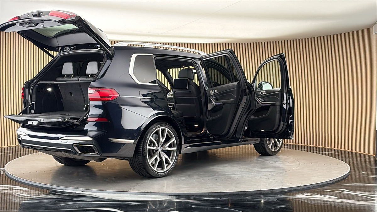 More views of BMW X7