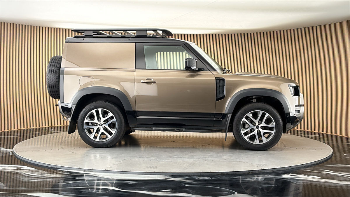More views of Land Rover Defender 90