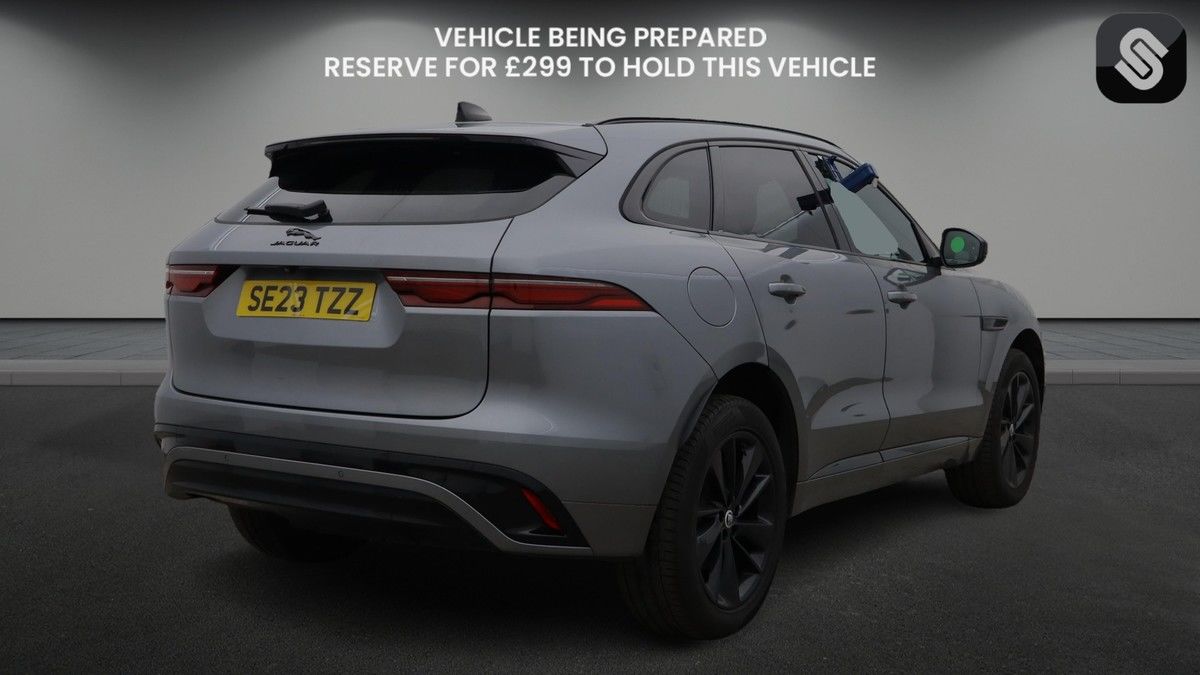 Jaguar F-PACE Image 4