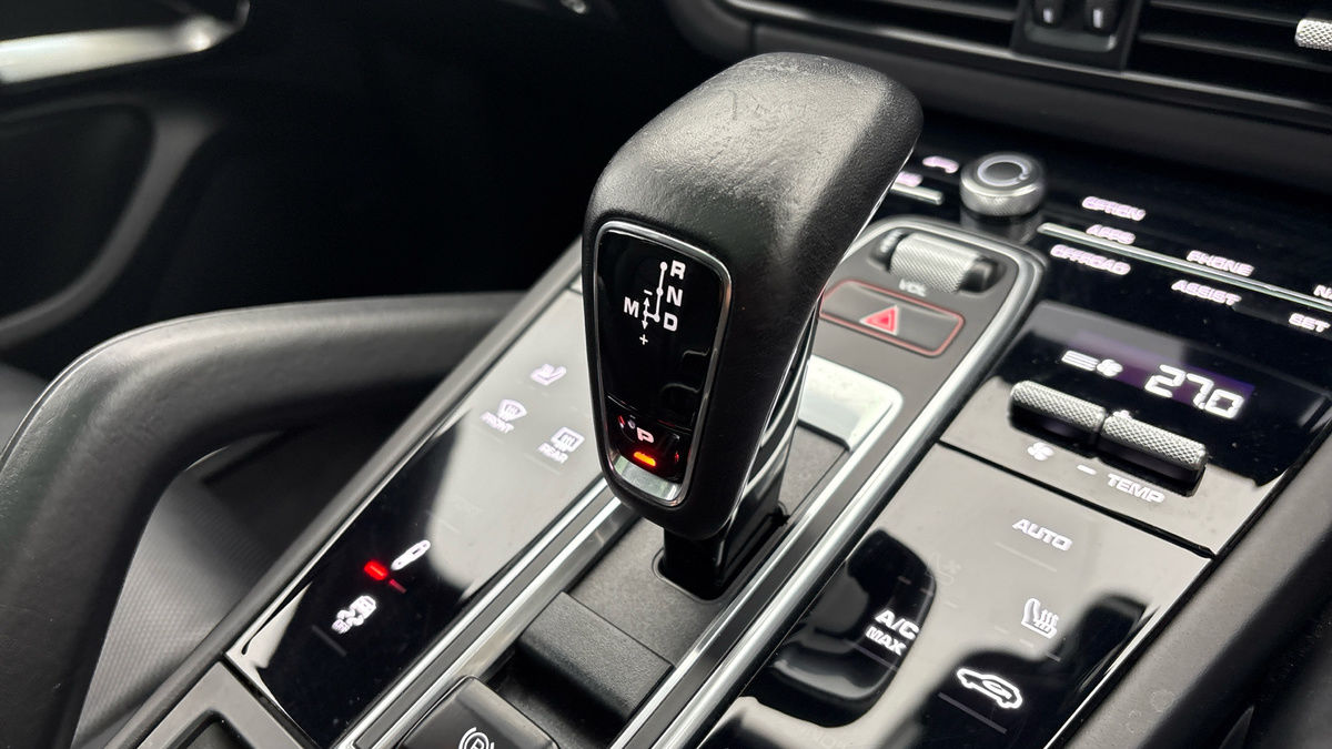 Porsche Cayenne Image 28