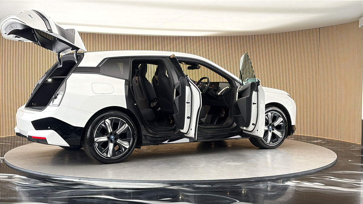 More views of BMW iX