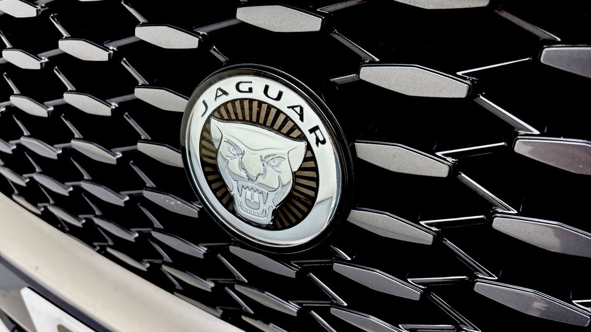 Jaguar E-PACE Image 24