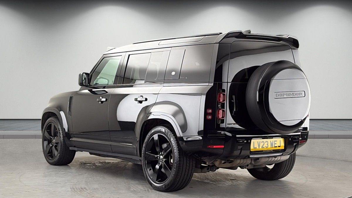 Land Rover Defender 110 Image 2