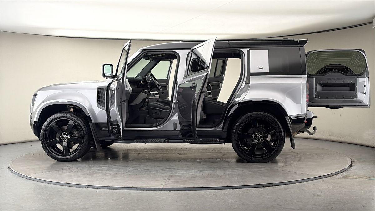 More views of Land Rover Defender 110