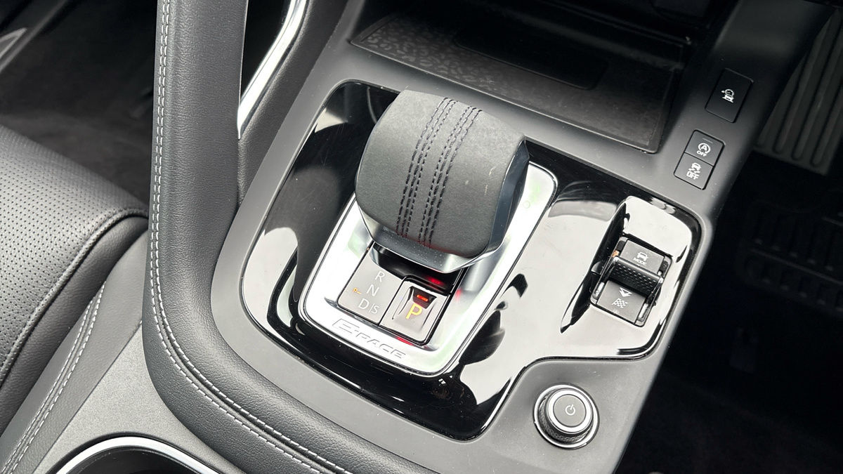 Jaguar E-PACE Image 6