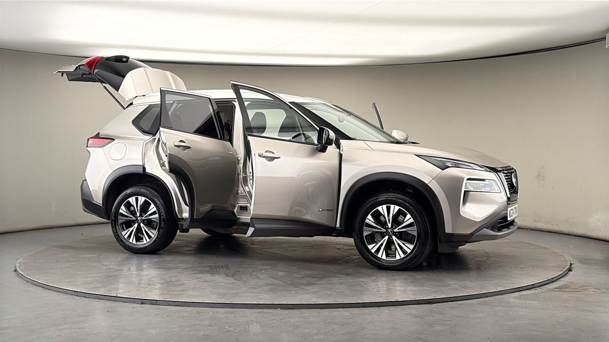 More views of Nissan X-Trail