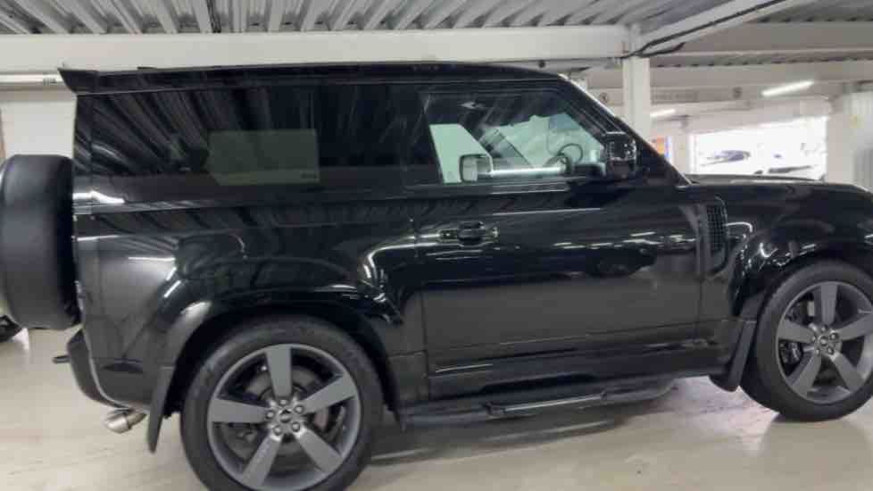 More views of Land Rover Defender 90