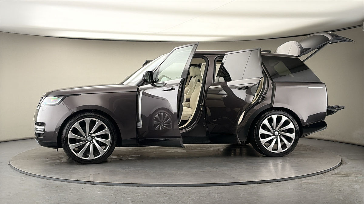 More views of Land Rover Range Rover