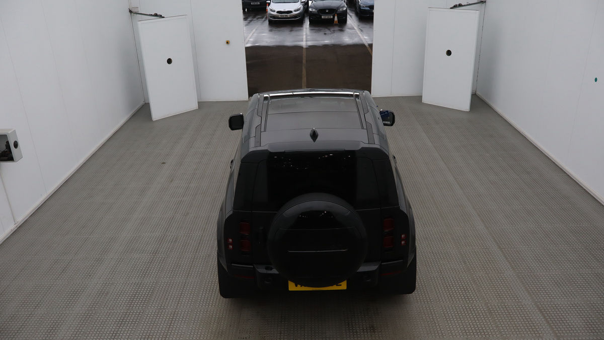 Land Rover Defender 90 Image 8