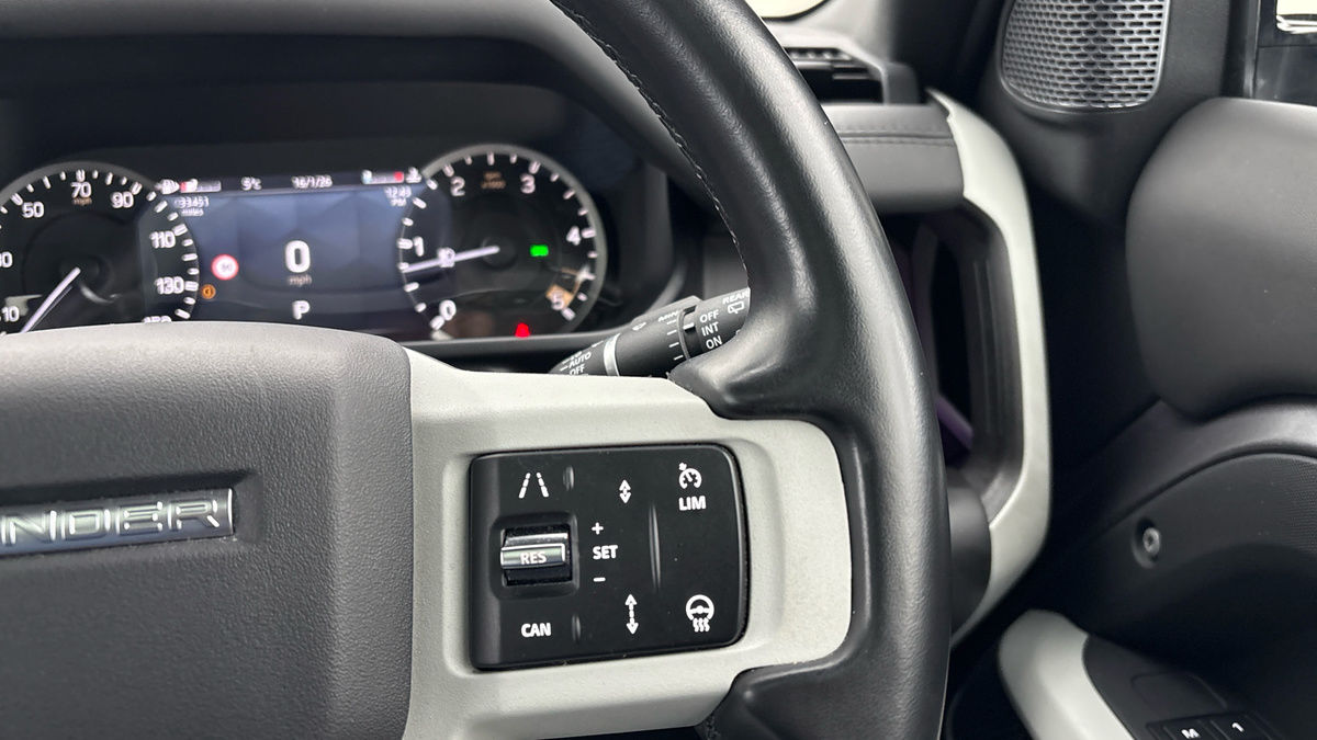 Land Rover Defender 110 Image 14