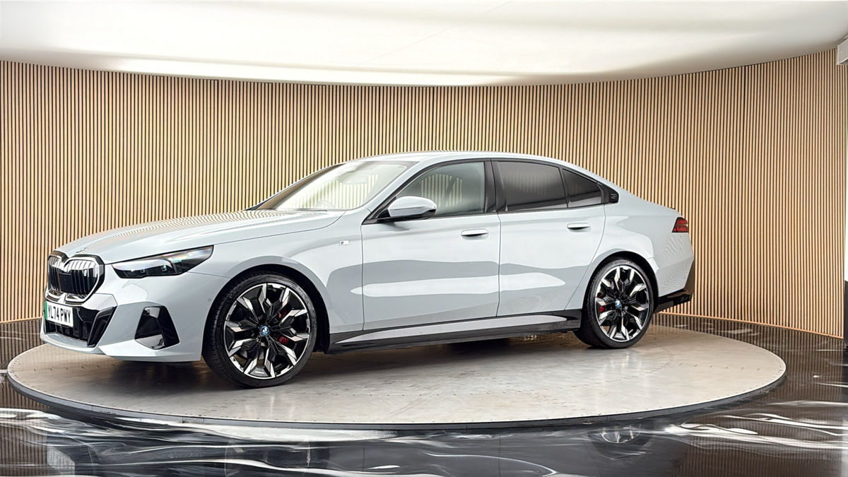 More views of BMW i5