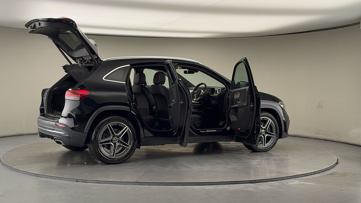 More views of Mercedes-Benz GLA