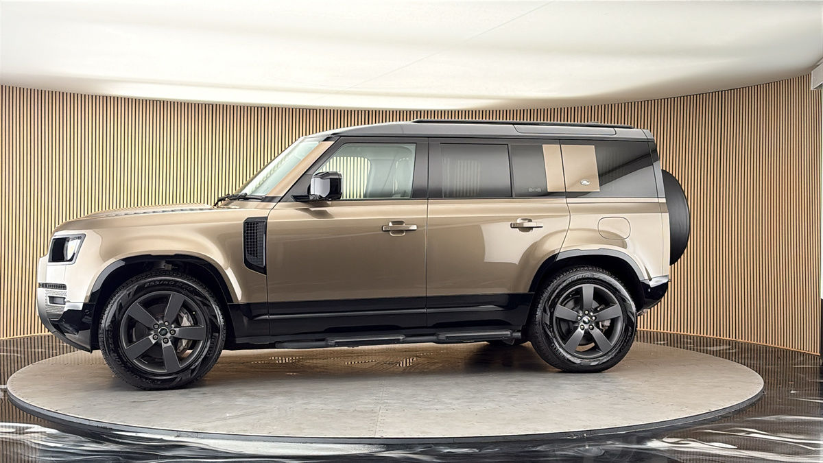 More views of Land Rover Defender 110