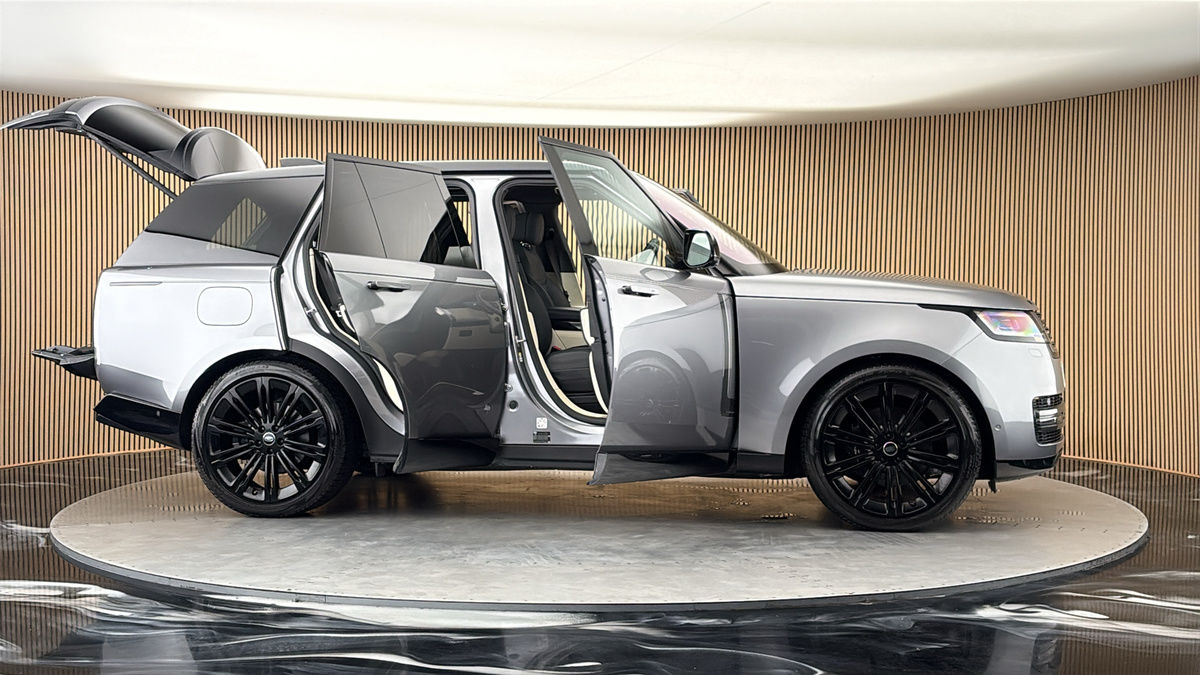 More views of Land Rover Range Rover