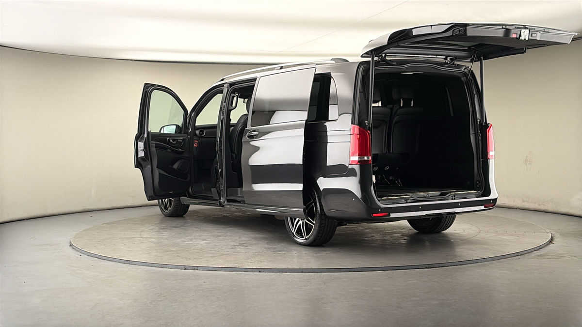 Mercedes-Benz V Class Image 23