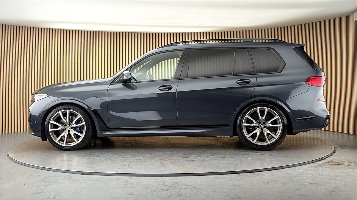 More views of BMW X7