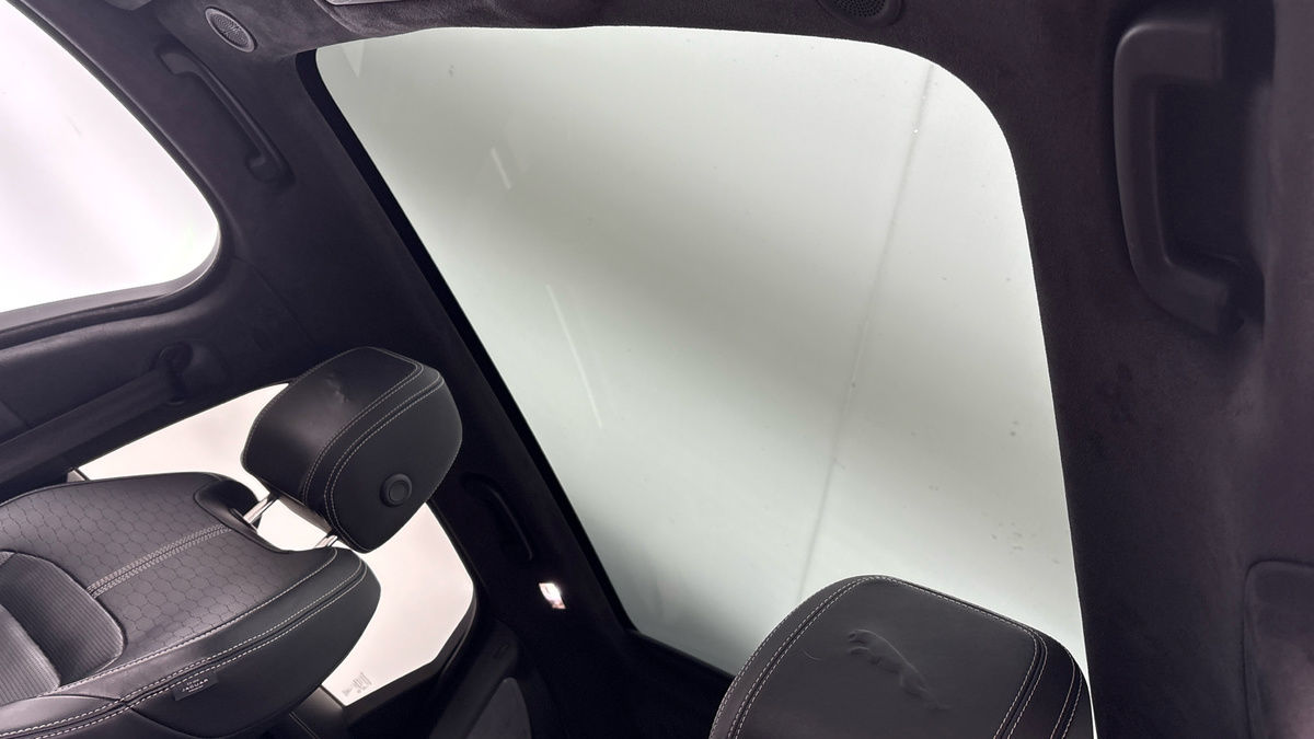 Jaguar F-PACE Image 6
