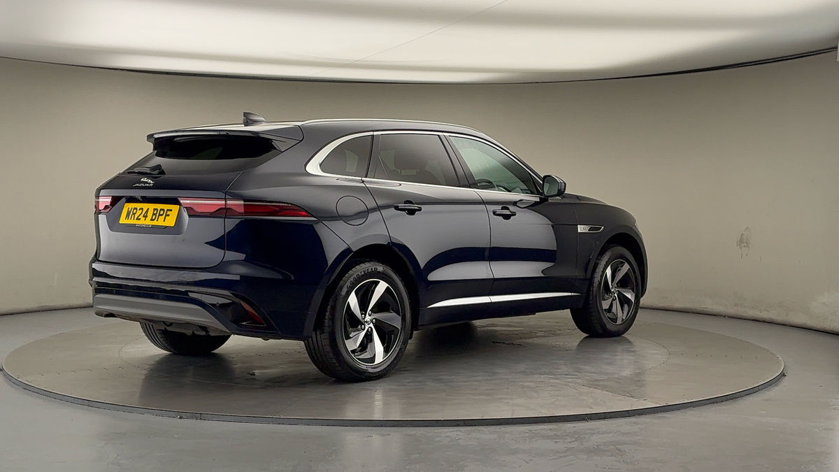 Jaguar F-PACE Image 21