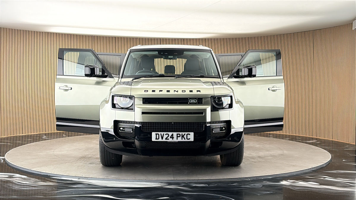More views of Land Rover Defender 110