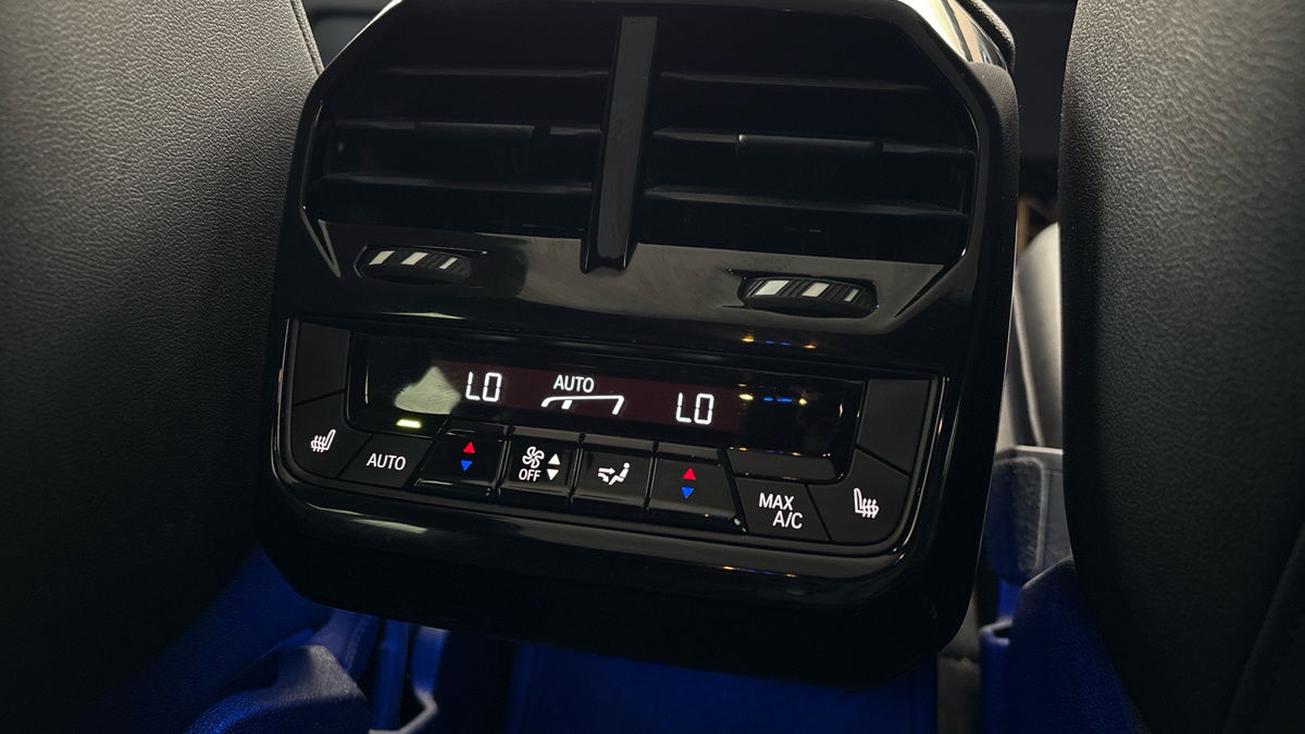 BMW iX Image 31