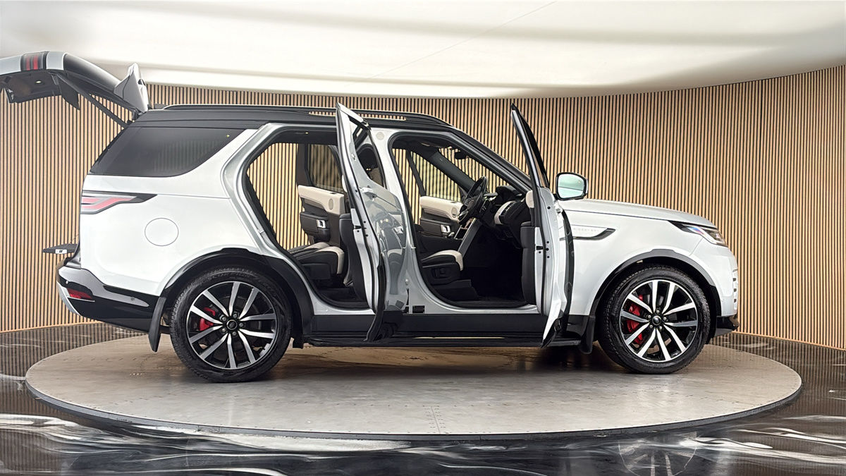 More views of Land Rover Discovery