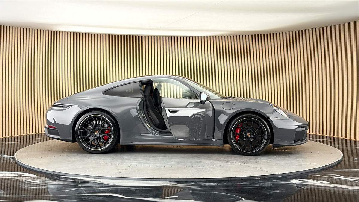 More views of Porsche 911
