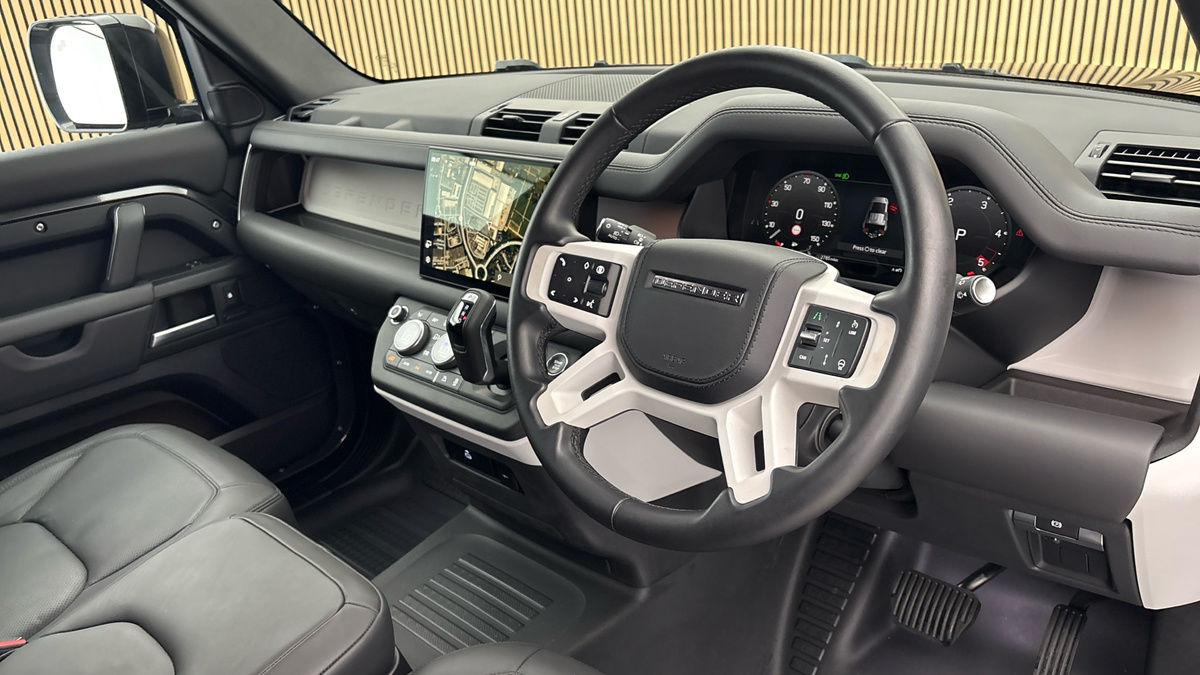 Land Rover Defender 110 Image 5