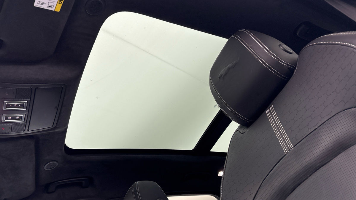 Jaguar F-PACE Image 6