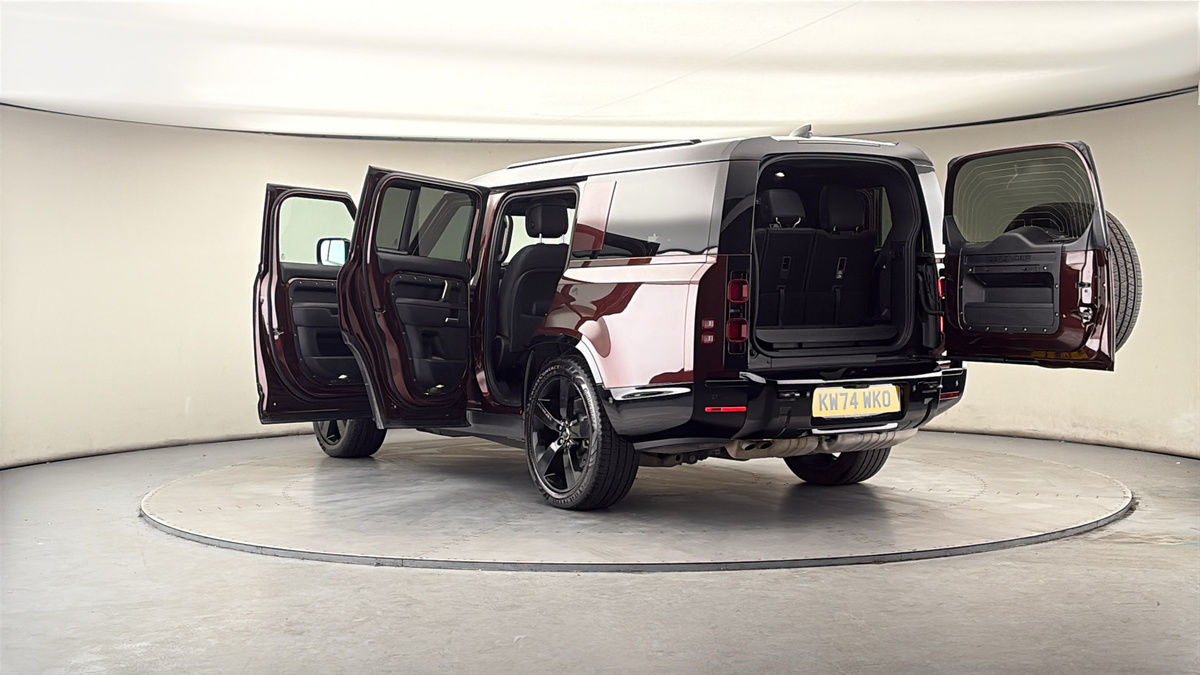 Land Rover Defender 130 Image 23