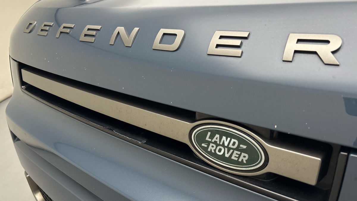 Land Rover Defender 110 Image 24