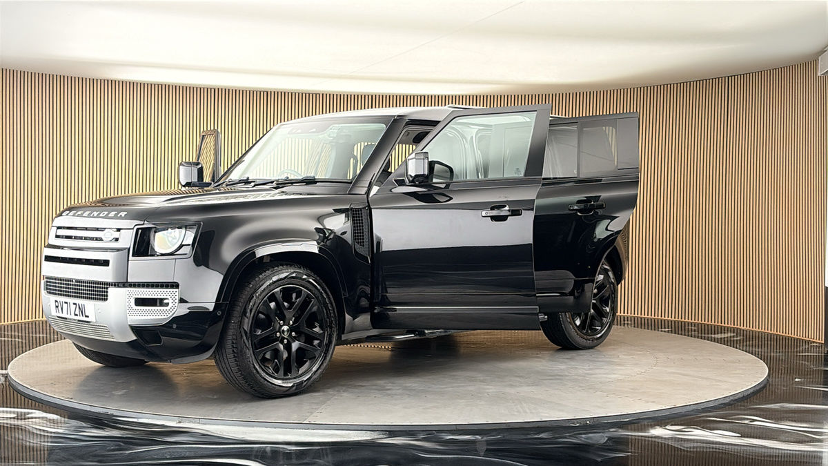 Land Rover Defender 110 Image 22