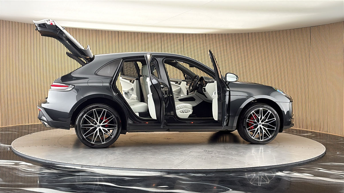 More views of Porsche Macan