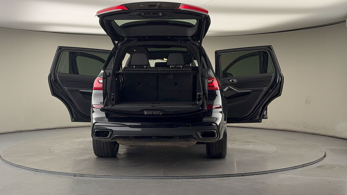 More views of BMW X7