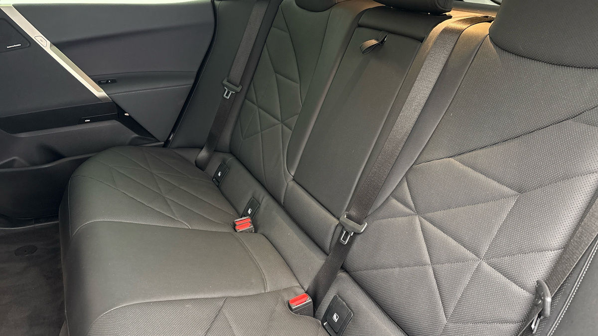 BMW iX Image 8