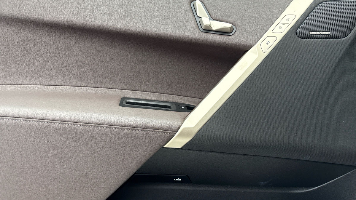 BMW iX Image 19