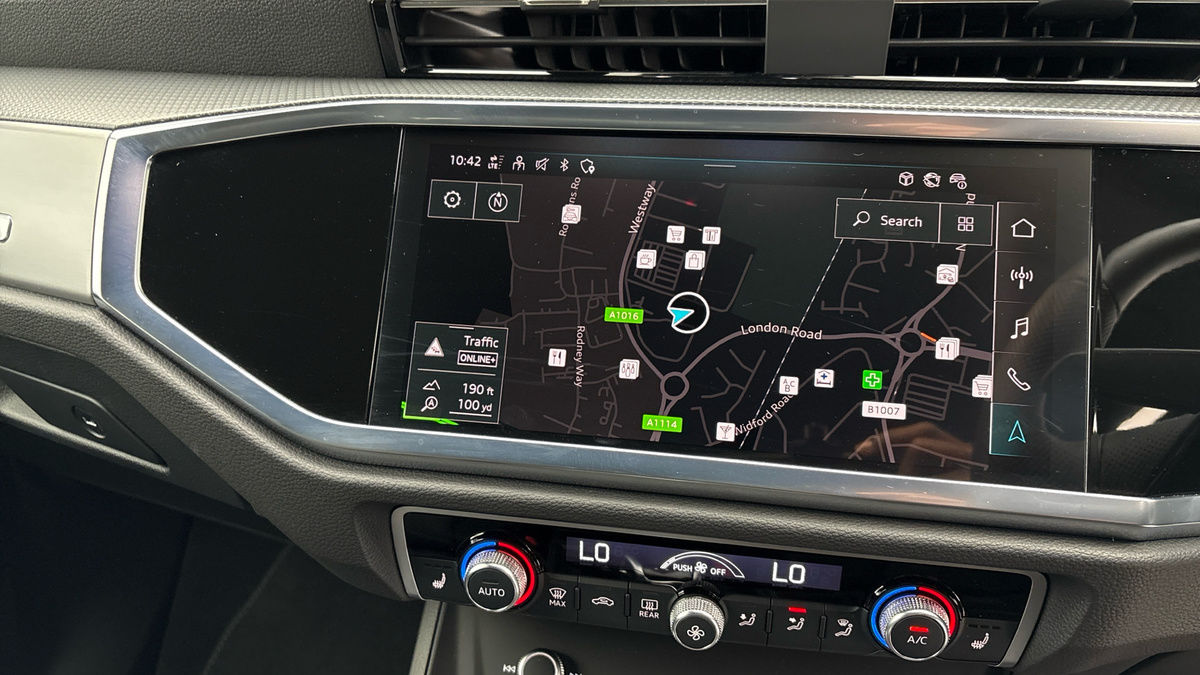 Audi Q3 Image 17
