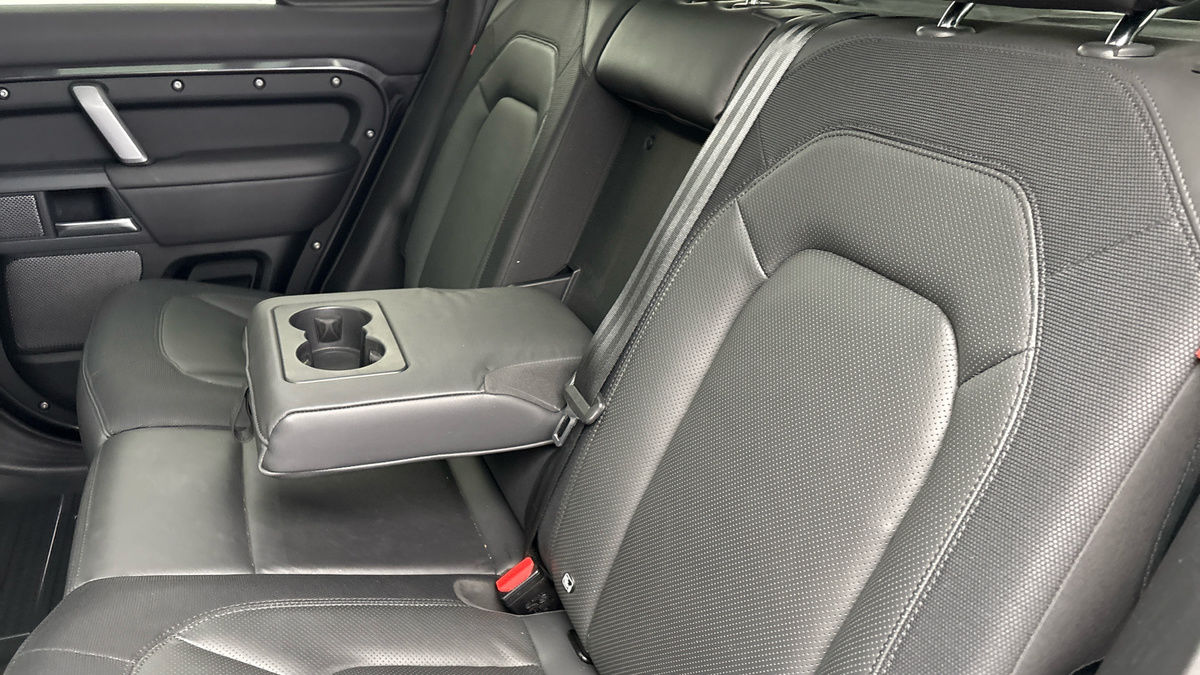 Land Rover Defender 110 Image 9
