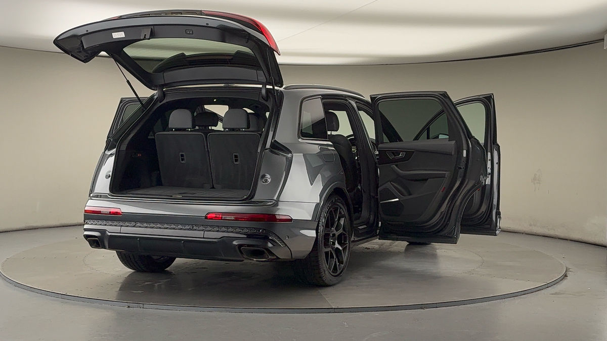 More views of Audi Q7