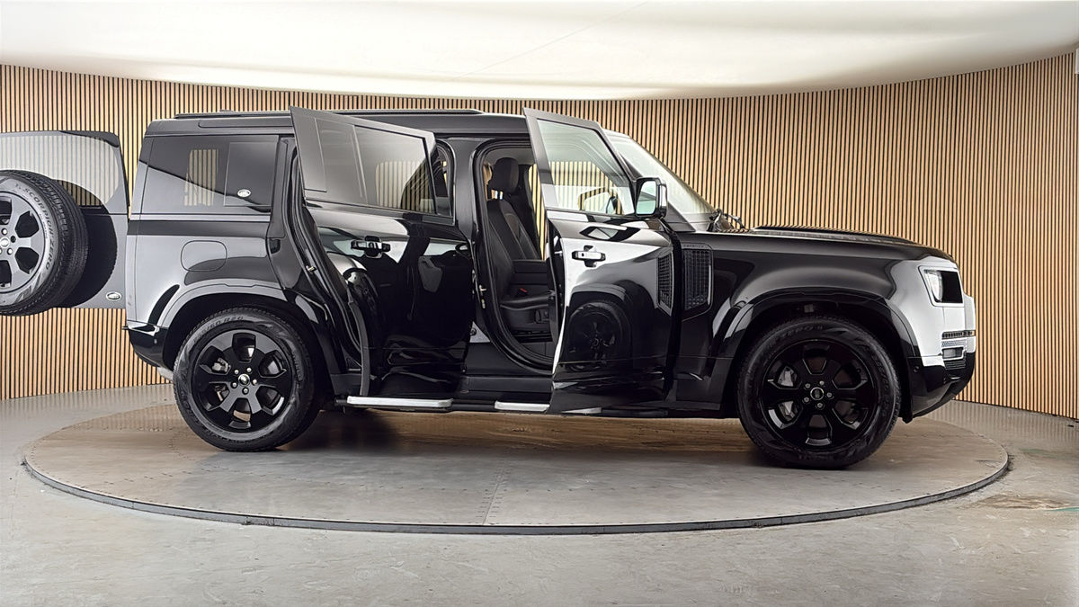 More views of Land Rover Defender 110