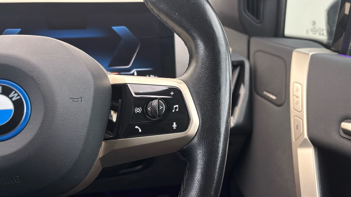 BMW iX Image 14