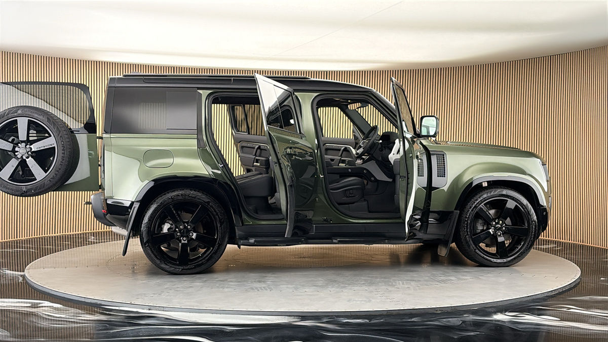 More views of Land Rover Defender 110