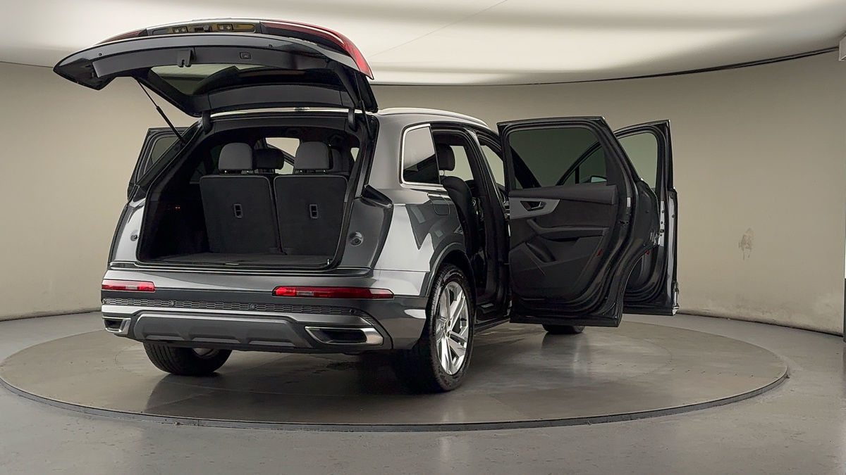 More views of Audi Q7