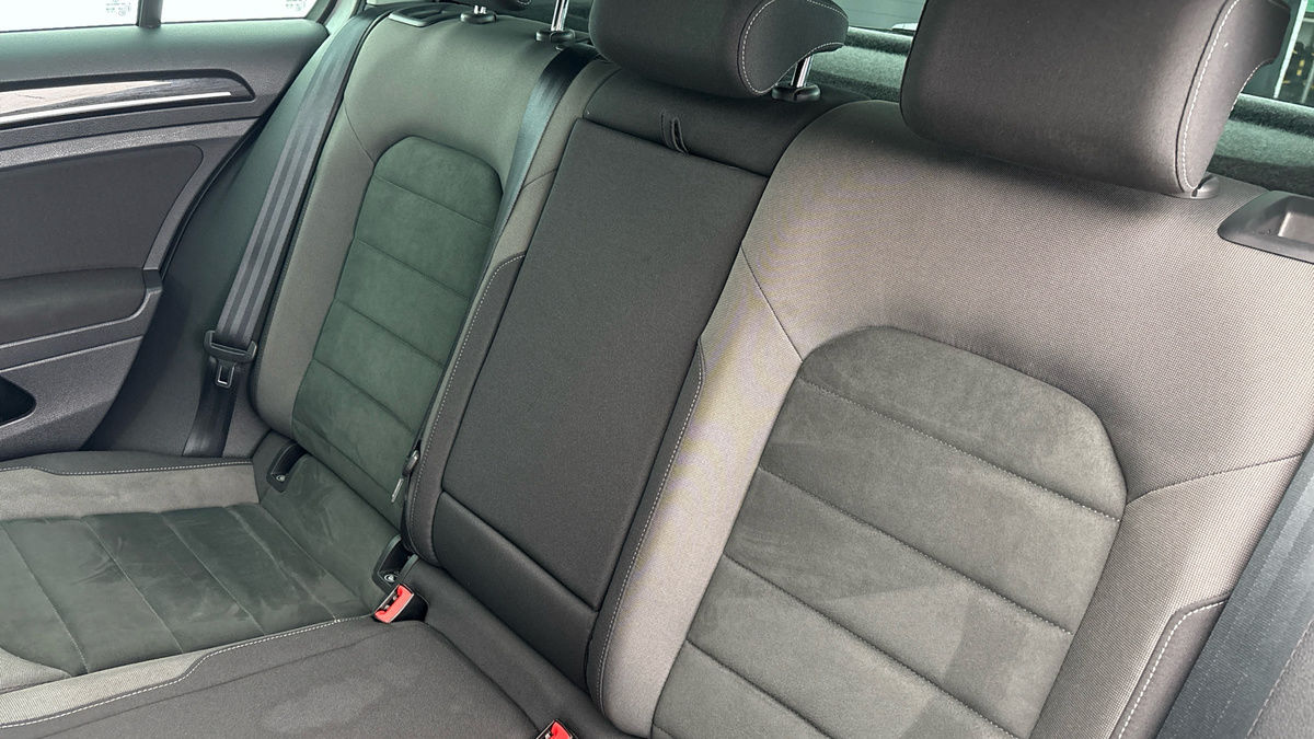 Volkswagen Golf Image 8