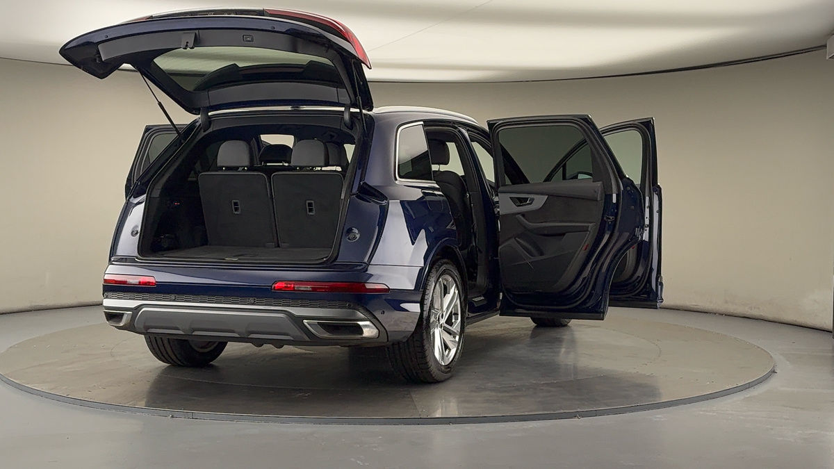 More views of Audi Q7