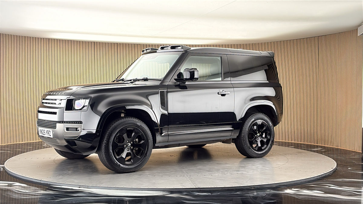 More views of Land Rover Defender 90