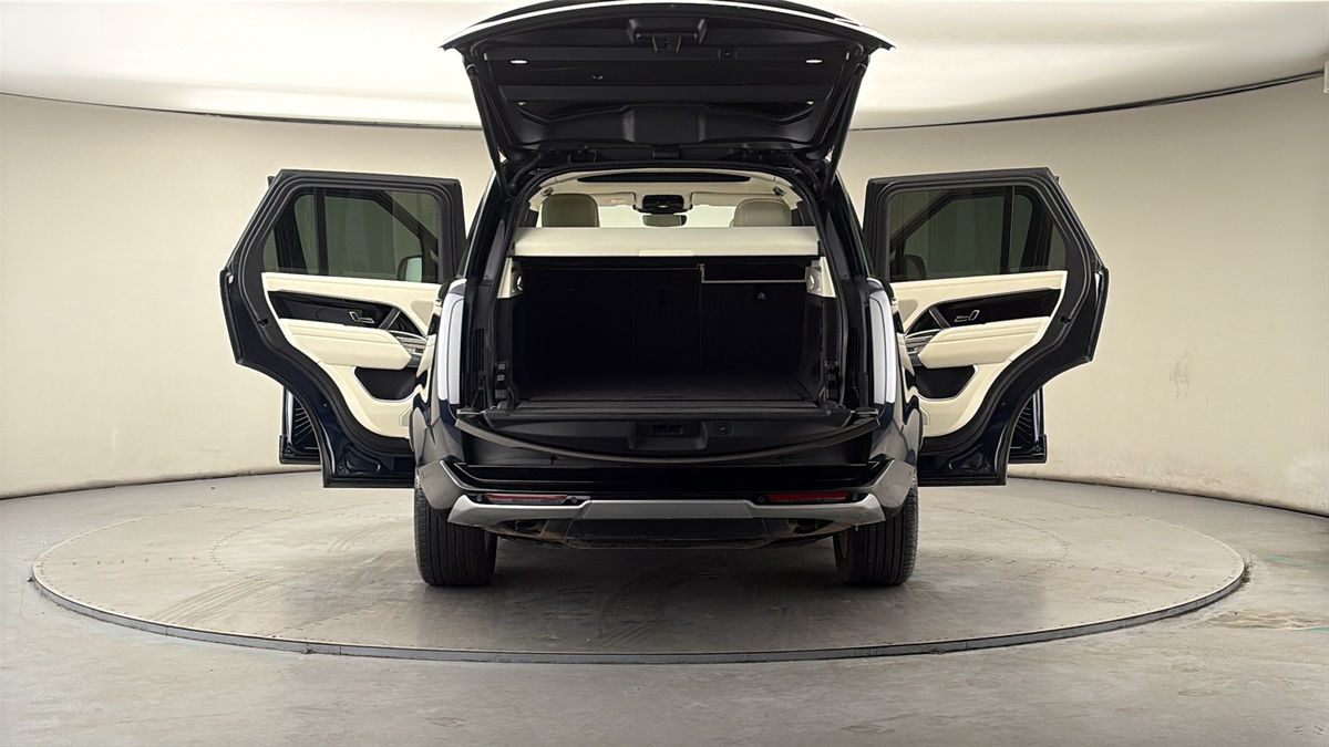 More views of Land Rover Range Rover