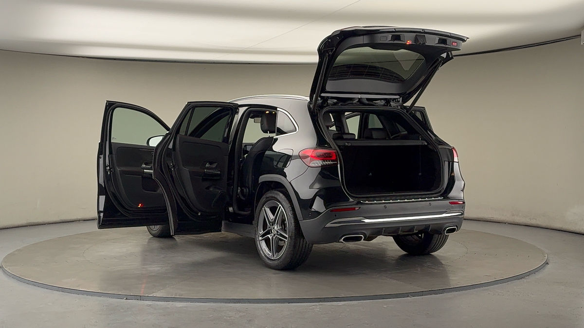 Mercedes-Benz GLA Image 23