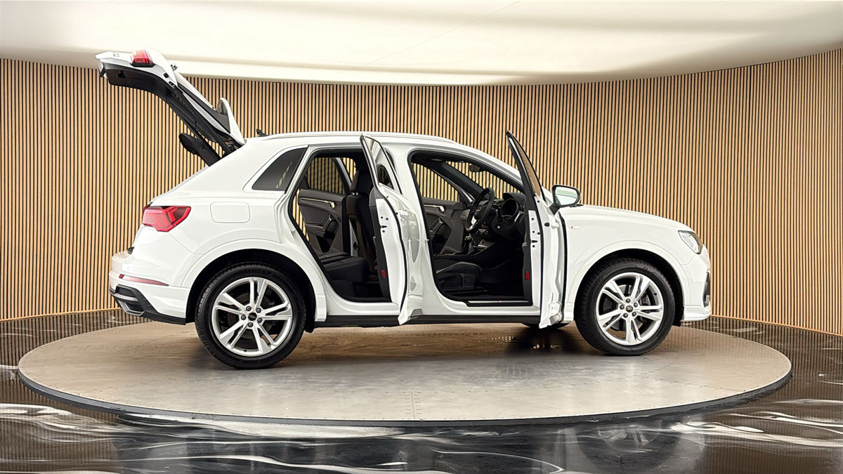 More views of Audi Q3